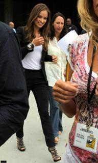 Olivia Wilde feet photo thumbnail