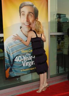 Leslie Mann feet photo thumbnail