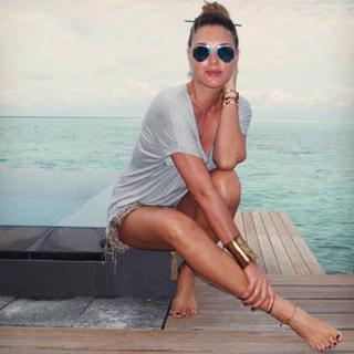 Daisy Fuentes feet photo thumbnail