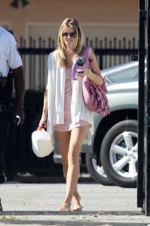 AnnaLynne McCord feet photo thumbnail