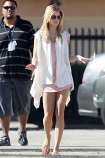 AnnaLynne McCord feet photo thumbnail