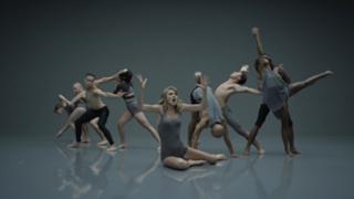 Taylor Swift feet photo thumbnail
