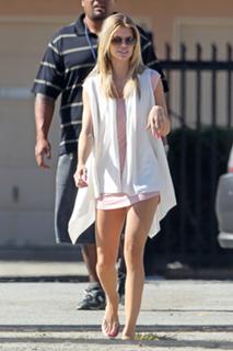 AnnaLynne McCord feet photo thumbnail