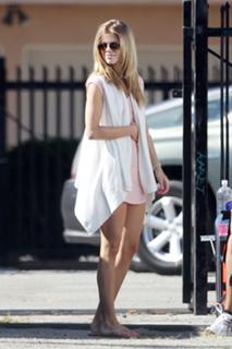 AnnaLynne McCord feet photo thumbnail