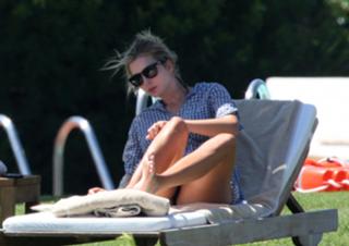 Ivanka Trump feet photo thumbnail
