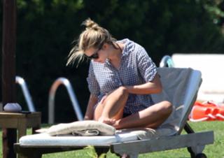 Ivanka Trump feet photo thumbnail