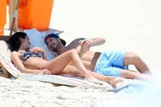 Izabel Goulart feet photo thumbnail