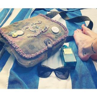 Katie Cassidy feet photo thumbnail