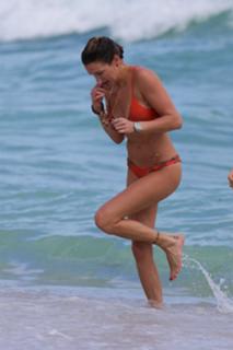 Katie Cassidy feet photo thumbnail