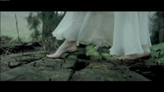 Taylor Swift feet photo thumbnail