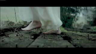 Taylor Swift feet photo thumbnail