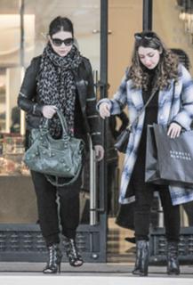 Michelle Trachtenberg feet photo thumbnail