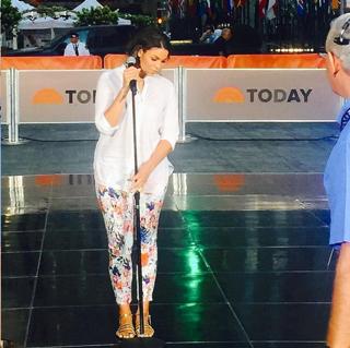 Jordin Sparks feet photo thumbnail