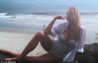 Charlotte McKinney feet photo thumbnail