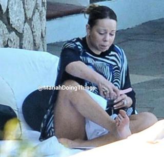 Mariah Carey feet photo thumbnail