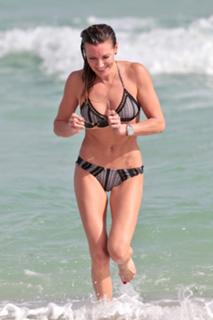 Katie Cassidy feet photo thumbnail
