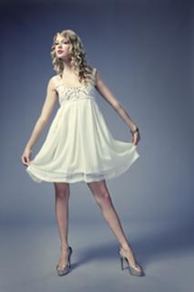 Taylor Swift feet photo thumbnail
