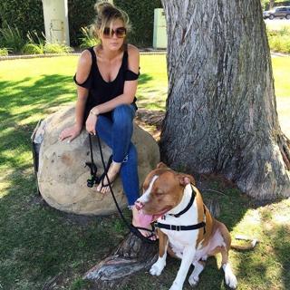 Daisy Fuentes feet photo thumbnail