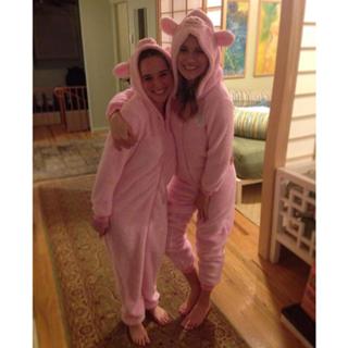 Shantel VanSanten feet photo thumbnail