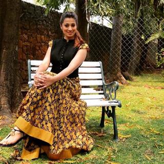 Raai Laxmi feet photo thumbnail