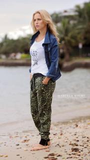 Luisana Lopilato feet photo thumbnail