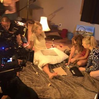 Luisana Lopilato feet photo thumbnail