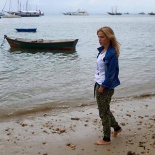 Luisana Lopilato feet photo thumbnail