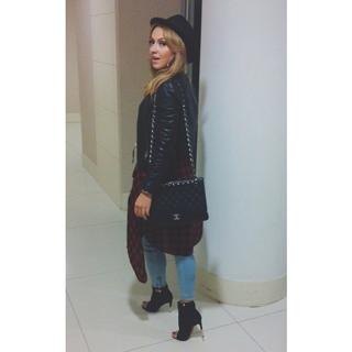 Hadise feet photo thumbnail