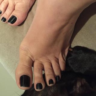 Karin Klemp feet photo thumbnail
