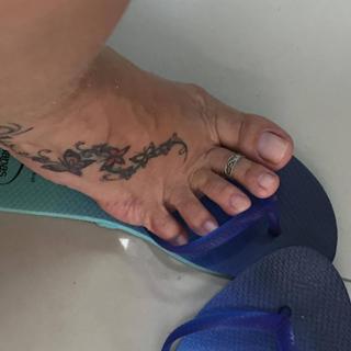 Karin Klemp feet photo thumbnail