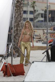 Shakira feet photo thumbnail