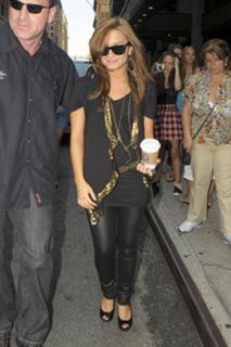 Demi Lovato feet photo 2