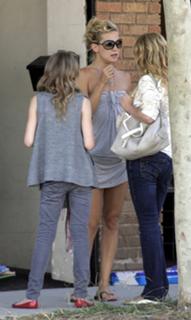 Kate Hudson feet photo thumbnail