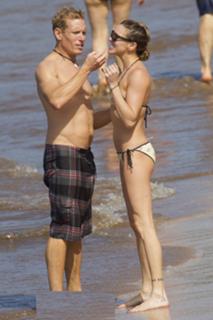 Katie Cassidy feet photo thumbnail