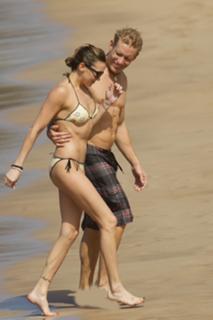 Katie Cassidy feet photo thumbnail