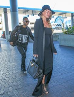 Chrissy Teigen feet photo thumbnail