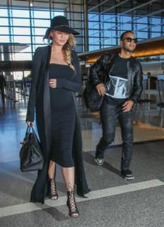 Chrissy Teigen feet photo thumbnail