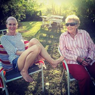 Naomi Watts feet photo thumbnail