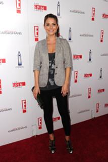 Maria Menounos feet photo thumbnail
