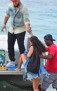 Rihanna feet photo thumbnail