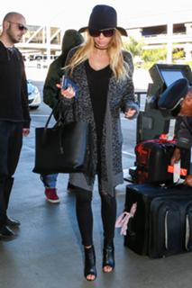 Charlotte McKinney feet photo thumbnail