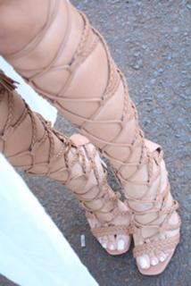 Cláudia Citroni feet photo thumbnail