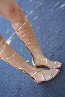 Cláudia Citroni feet photo thumbnail