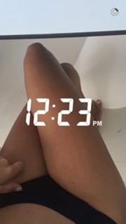 Hailey Bieber feet photo thumbnail