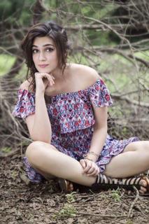 Kriti Sanon feet photo thumbnail