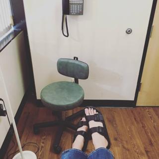 Mandy Moore feet photo thumbnail
