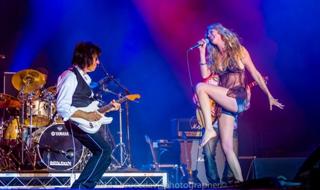 Joss Stone feet photo thumbnail
