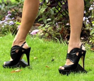 Victoria Beckham feet photo thumbnail