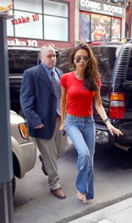 Victoria Beckham feet photo thumbnail