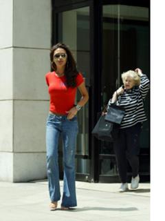 Victoria Beckham feet photo thumbnail